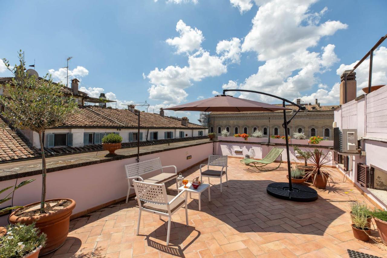 Lägenhet Iflat Penthouse In Campo De' Fiori *